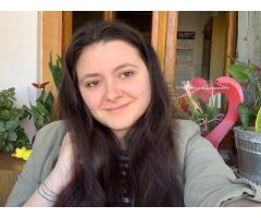 În informatică, tastatura e bagheta magică, iar codul – vrăjile tale care dau viață ideilor.